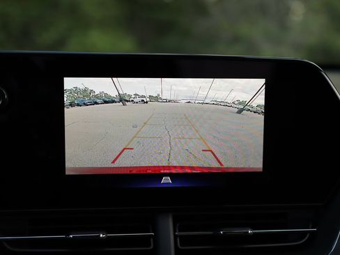 Used 2025 Chevrolet Trax LT FWD image 14