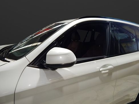 Used 2024 BMW X3 xDrive30i image 9