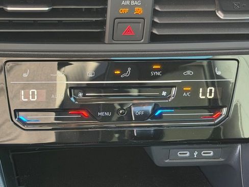 Used 2025 Volkswagen Jetta SE image 20