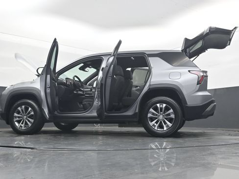 Used 2025 Chevrolet Equinox LT FWD image 44