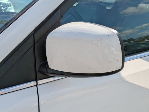 Used 2010 Volkswagen Routan SEL image 12