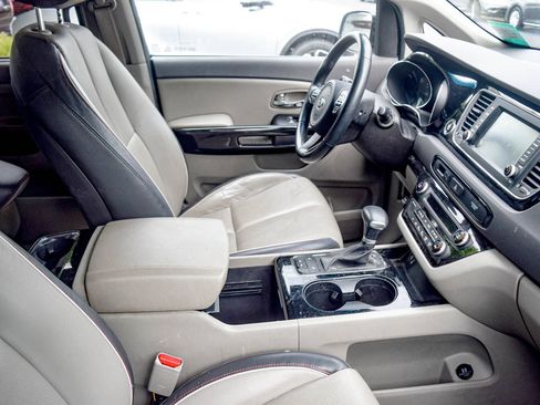 Used 2017 Kia Sedona EX FWD image 8