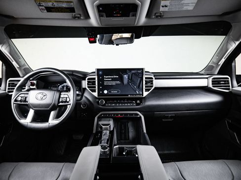 Used 2024 Toyota Tundra Limited AWD/4WD image 22