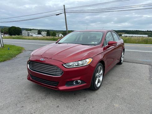 Used 2013 Ford Fusion SE FWD image 2