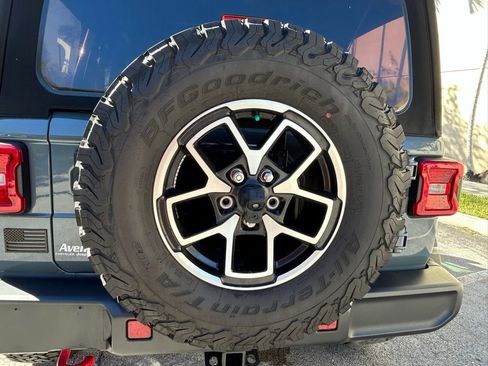 Certified 2024 Jeep Wrangler Unlimited Rubicon AWD/4WD image 39
