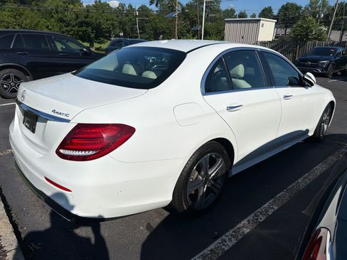 Certified 2018 Mercedes-Benz E 300 4MATIC image 5