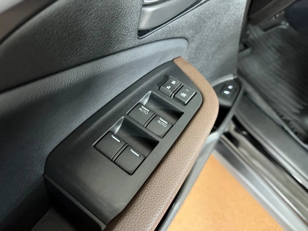 Used 2025 Honda Passport EX-L image 18