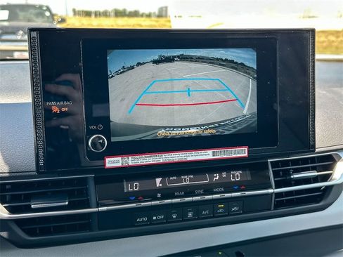 Used 2025 Toyota Sienna LE image 22