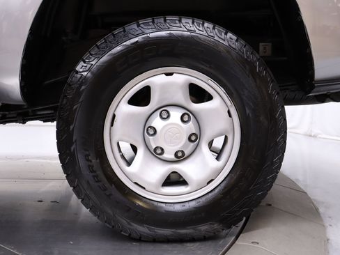 Used 2018 Toyota Tacoma SR image 32