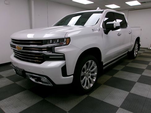 Used 2019 Chevrolet Silverado 1500 High Country w/ Technology Package AWD/4WD image 1
