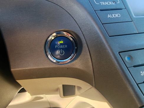 Used 2014 Toyota Prius Two image 15