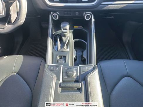 Used 2024 Toyota Grand Highlander XLE image 9