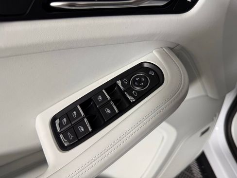 Certified 2025 Porsche Macan image 26