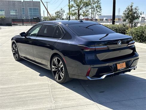 Used 2023 BMW 740i w/ Parking Assistance Package image 5