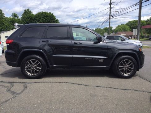 Used 2016 Jeep Grand Cherokee Laredo 75th Anniversary AWD/4WD image 7