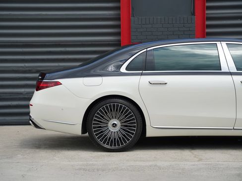 Used 2023 Mercedes-Benz Maybach S 580 4MATIC image 11