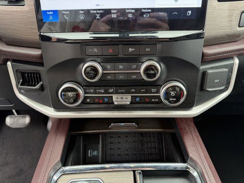 Certified 2024 Ford Expedition Limited image 20