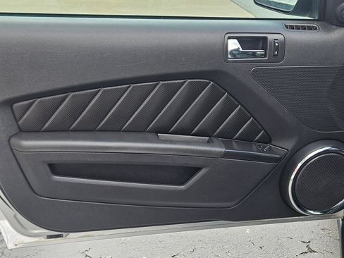 Used 2010 Ford Mustang GT Premium RWD image 17