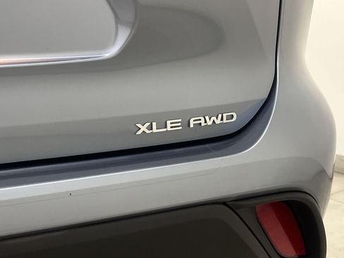 Used 2022 Toyota Highlander XLE AWD/4WD image 30