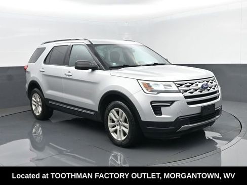 Used 2018 Ford Explorer XLT AWD/4WD image 3