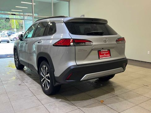 Certified 2023 Toyota Corolla Cross XLE image 4
