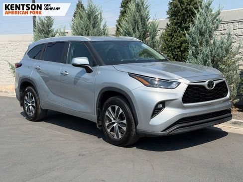 Used 2025 Toyota Highlander XLE AWD/4WD image 10