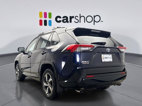 Used 2021 Toyota RAV4 SE image 3