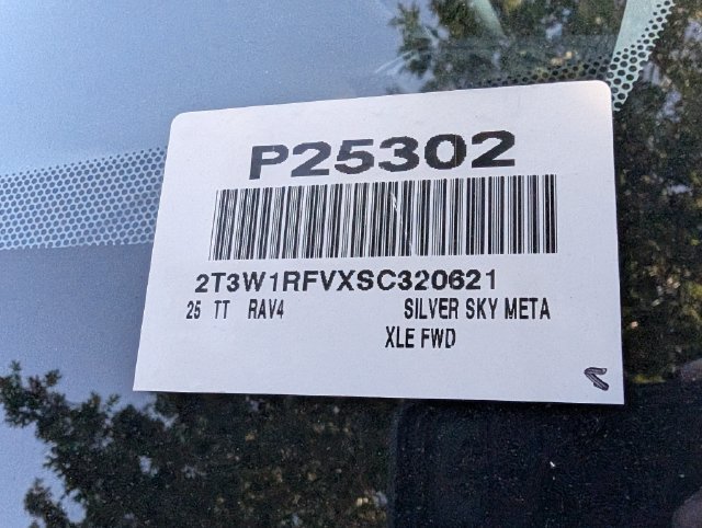 Used 2025 Toyota RAV4 XLE FWD image 35
