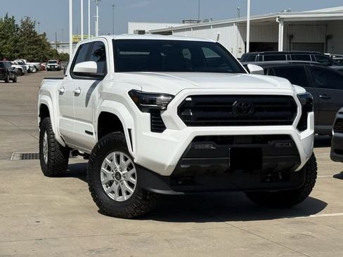 Used 2025 Toyota Tacoma SR5 RWD image 2