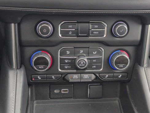 Used 2022 Chevrolet Tahoe Z71 w/ Luxury Package image 23