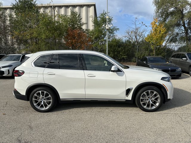 Certified 2024 BMW X5 xDrive40i w/ Parking Assistance Package AWD/4WD image 4