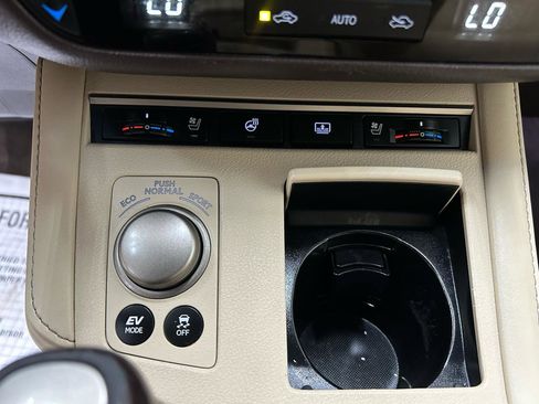 Used 2017 Lexus ES 300h w/ Luxury Package FWD image 35