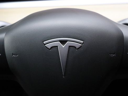 Used 2023 Tesla Model 3 Standard Range image 36