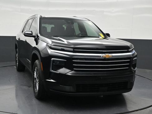 Used 2026 Chevrolet Traverse LT FWD image 8