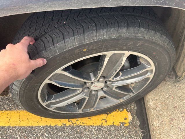 Used 2019 GMC Acadia Denali AWD/4WD image 5