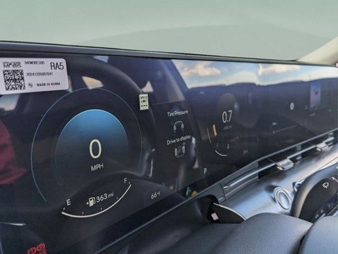 Used 2025 Hyundai Kona SEL image 24