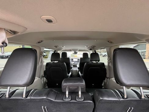 Used 2024 Chrysler Pacifica Touring-L FWD image 31