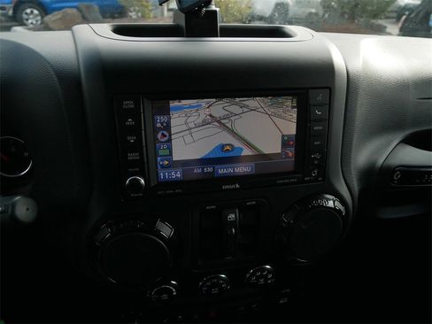 Used 2012 Jeep Wrangler Unlimited Sahara image 22