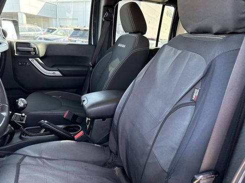 Used 2017 Jeep Wrangler Unlimited Sahara w/ Connectivity Group image 14