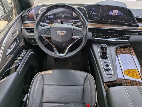 Used 2024 Cadillac Escalade ESV Premium Luxury w/ Performance Package AWD/4WD image 17