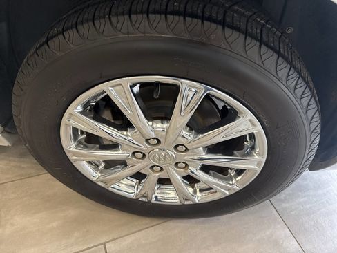 Used 2010 Buick Lucerne CXL image 8