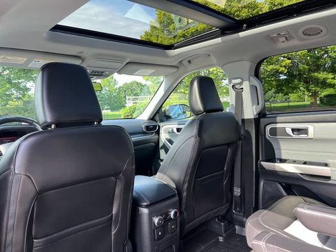 Used 2023 Ford Explorer XLT w/ Equipment Group 202A AWD/4WD image 26