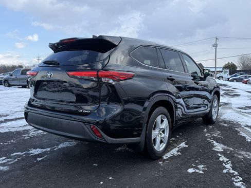 Used 2020 Toyota Highlander LE image 10