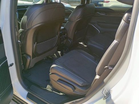 Used 2022 Jeep Grand Cherokee L Laredo image 20