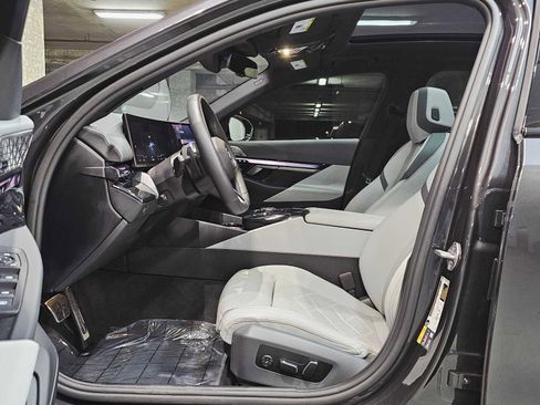 Used 2024 BMW i5 eDrive40i w/ M Sport Package image 23