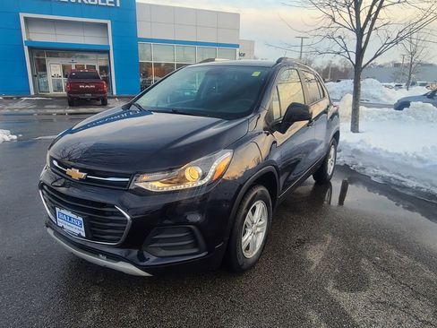 Used 2022 Chevrolet Trax LT w/ LT Convenience Package image 8