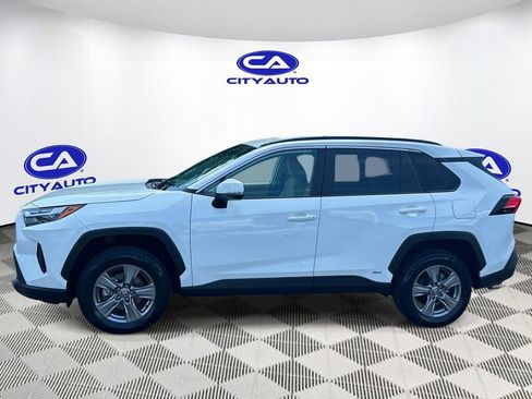 Used 2024 Toyota RAV4 XLE AWD/4WD image 8