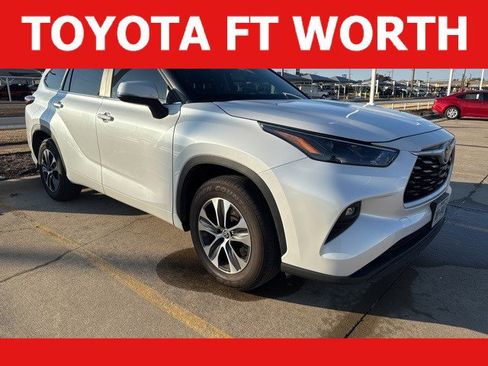 Used 2024 Toyota Highlander XLE image 1