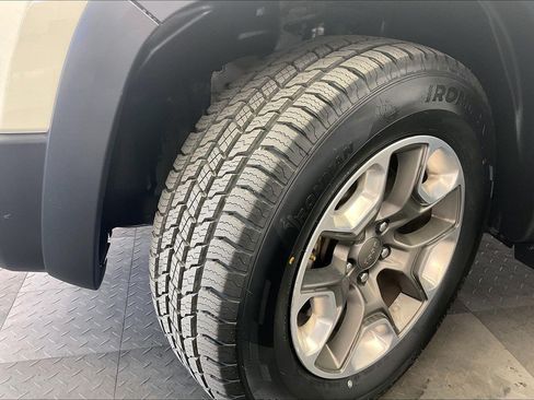 Used 2019 Jeep Cherokee Trailhawk w/ Cold Weather Group AWD/4WD image 33