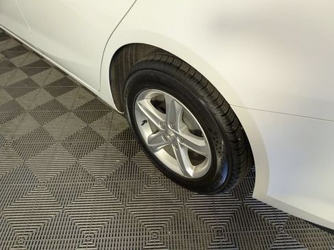 Used 2024 Chevrolet Malibu LT FWD image 13